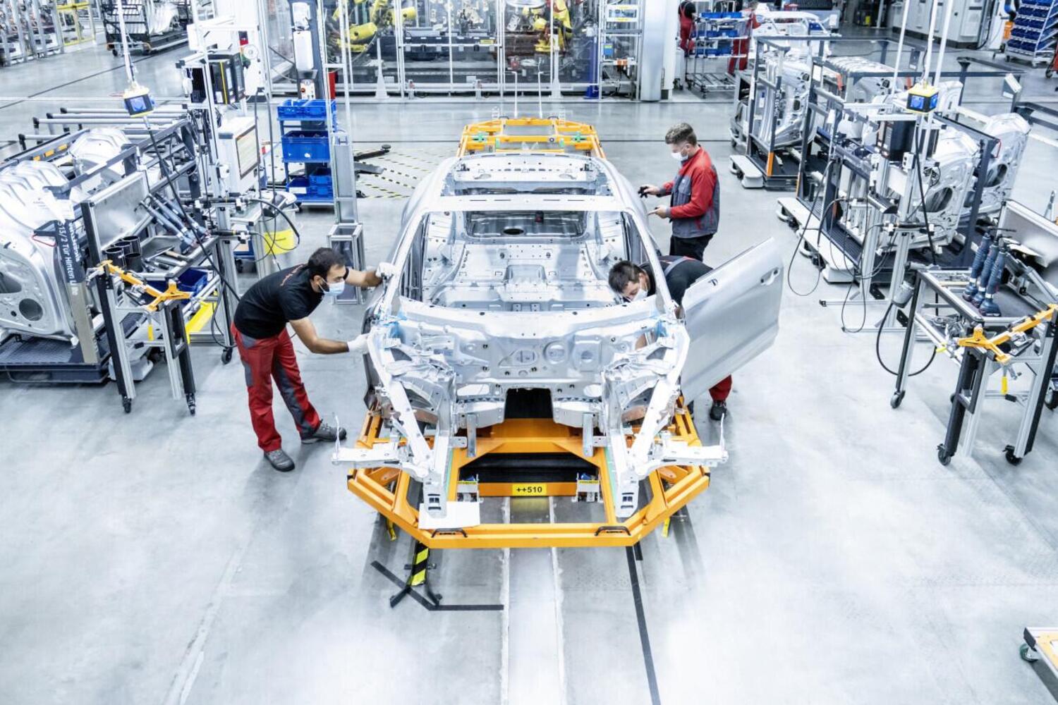 Lo stabilimento Audi Böllinger Höfe, dove la e-tron GT viene prodotta insieme alla R8