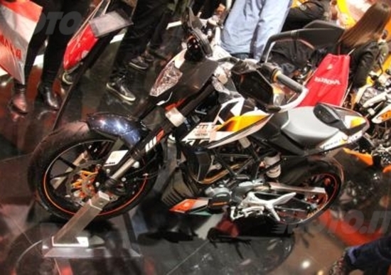 KTM Duke 125 e 200 con ABS a EICMA 2012 KTM Duke 125 e 200 con ABS a EICMA 2012