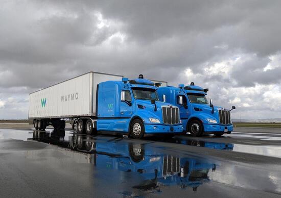 Camion a guida completamente autonoma: accordo fra Waymo e Daimler Camion a guida completamente autonoma: accordo fra Waymo e Daimler