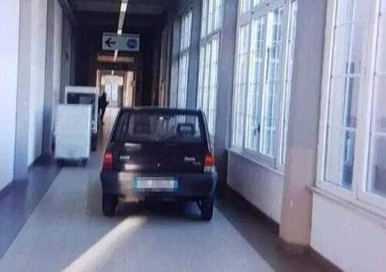 Col vecchio Pandino dentro l’ospedale di Livorno: immagini al setaccio Col vecchio Pandino dentro l’ospedale di Livorno: immagini al setaccio