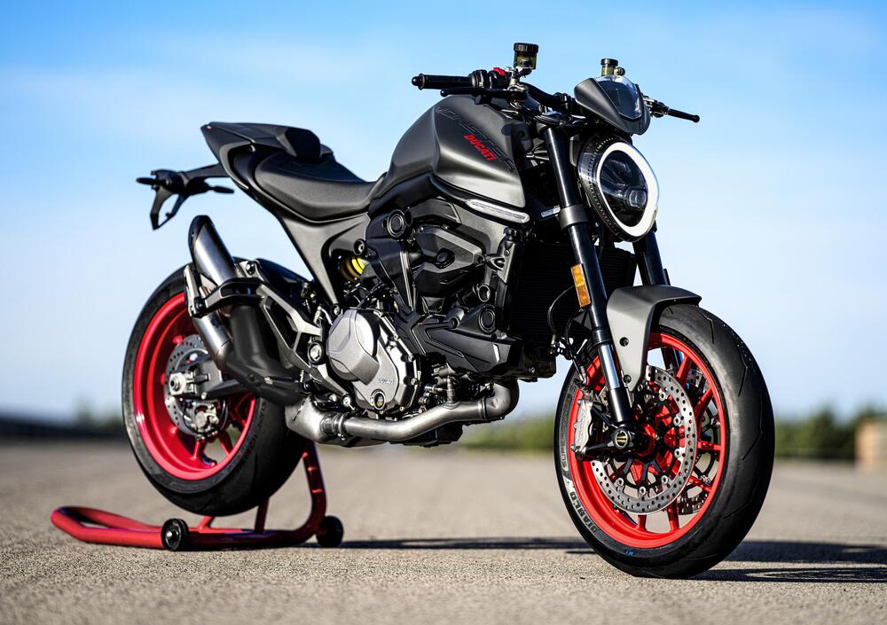 Ducati Monster 937 Plus (2021), prezzo e scheda tecnica Moto.it