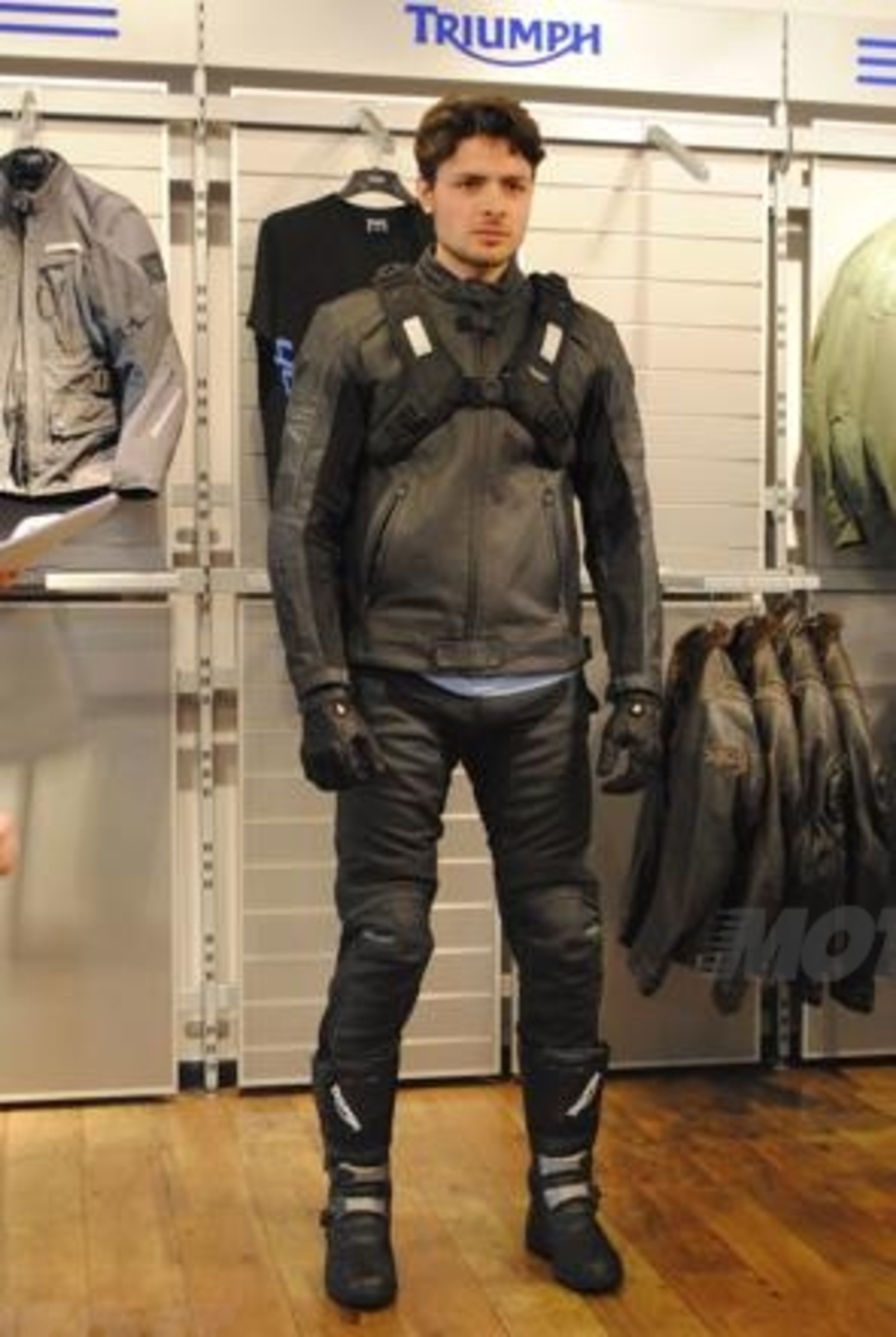 Triumph presenta la collezione abbigliamento e accessori SS13 - Accessori -  Moto.it