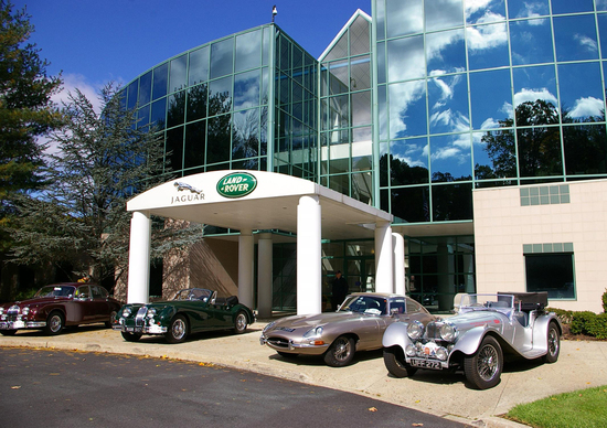 Jaguar Land Rover, previsto il taglio di 2.000 posti di lavoro Jaguar Land Rover, previsto il taglio di 2.000 posti di lavoro