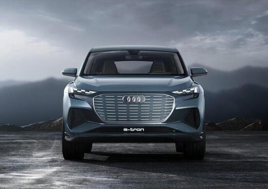 Audi Q4 e-tron arriva in estate, ma si può già prenotare sul sito versando 1000 euro Audi Q4 e-tron arriva in estate, ma si può già prenotare sul sito versando 1000 euro