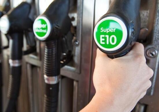 La benzina E10 farebbe funzionare male i filtri per i vapori delle moto La benzina E10 farebbe funzionare male i filtri per i vapori delle moto