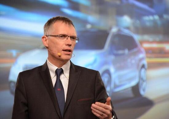 Stellantis, il Ceo Tavares: Puntiamo tutto sulle auto elettriche Stellantis, il Ceo Tavares: Puntiamo tutto sulle auto elettriche