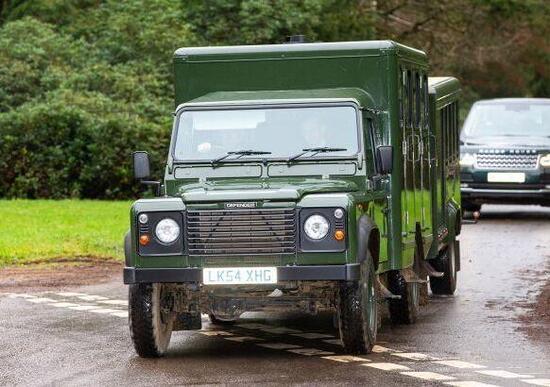 Il carro funebre del Principe Filippo è un Land Rover costruito secondo le sue direttive Il carro funebre del Principe Filippo è un Land Rover costruito secondo le sue direttive