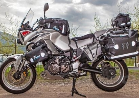 Amphibious Motobag: set di borse laterali per moto e scooter Amphibious Motobag: set di borse laterali per moto e scooter