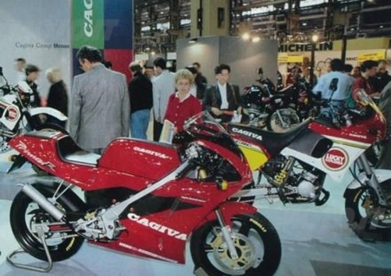 1993. Anno difficile, Gilera chiude ma EICMA esalta il Made in Italy 1993. Anno difficile, Gilera chiude ma EICMA esalta il Made in Italy