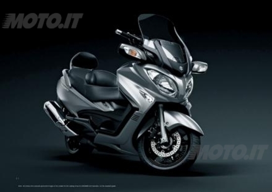 Suzuki Burgman 650: dal 15 giugno al 30 settembre 2013 lo schienalino in tinta è in omaggio Suzuki Burgman 650: dal 15 giugno al 30 settembre 2013 lo schienalino in tinta è in omaggio