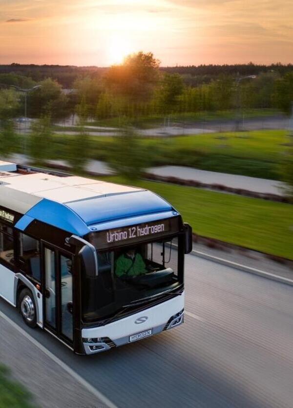 Soldi UE e Piano nazionale, Bolzano investe sulla mobilità: arrivano i primi autobus a idrogeno