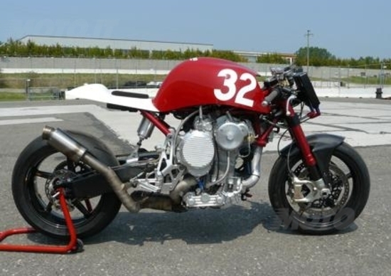 Massimo Clarke: “Nembo 32, la moto con il 3 cilindri sottosopra” Massimo Clarke: “Nembo 32, la moto con il 3 cilindri sottosopra”