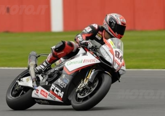 Sykes è il più veloce nelle libere SBK di Silverstone Sykes è il più veloce nelle libere SBK di Silverstone