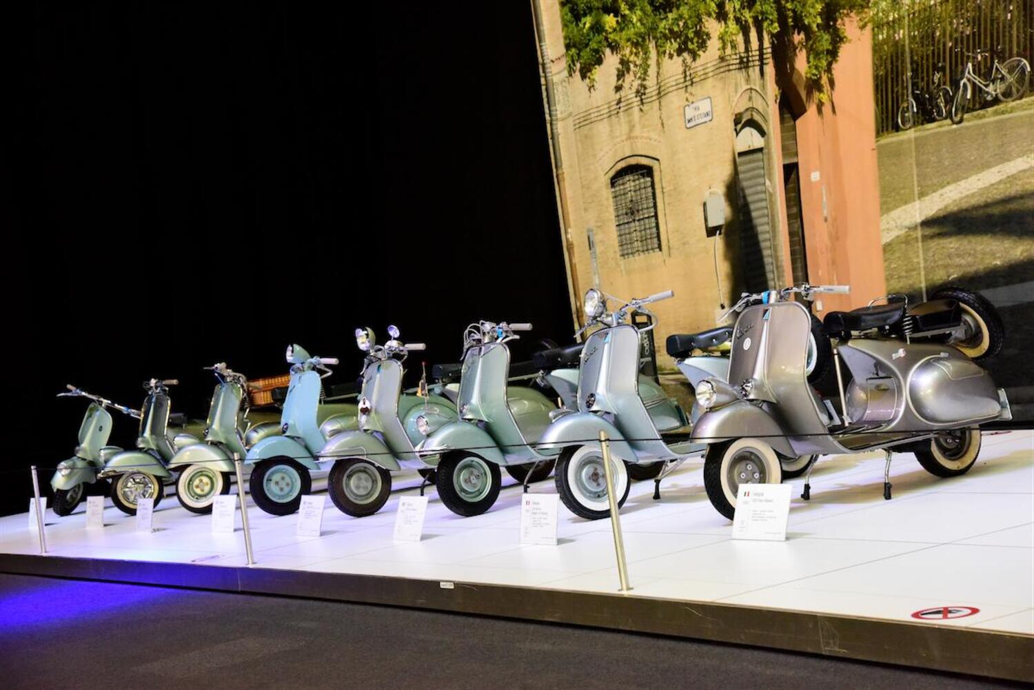 Anche l'Autoworld di Bruxelles celebra i 75 anni di Vespa