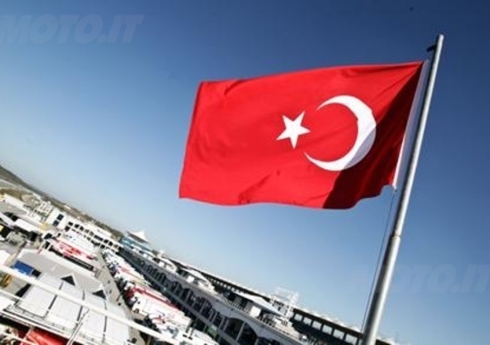 Guintoli conquista le libere del mattino a Istanbul Guintoli conquista le libere del mattino a Istanbul