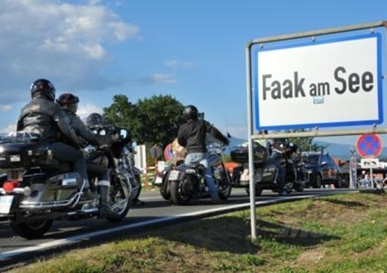 Oltre 100mila appassionati al 16° European Bike Week Oltre 100mila appassionati al 16° European Bike Week