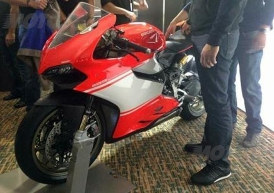 Ducati Panigale 1199R Superleggera: eccola in versione definitiva Ducati Panigale 1199R Superleggera: eccola in versione definitiva