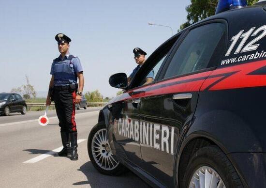 Avellino: scappano in tre su uno scooter non assicurato, fermati e denunciati Avellino: scappano in tre su uno scooter non assicurato, fermati e denunciati