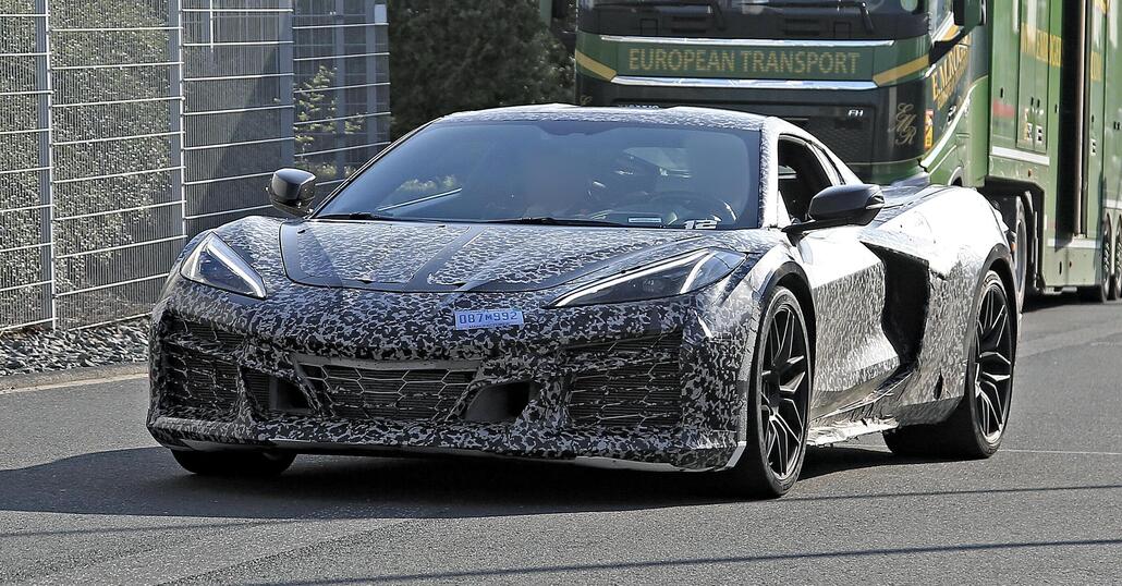 Anche le Corvette diventano ibride, La E-Ray avvistata in Germania