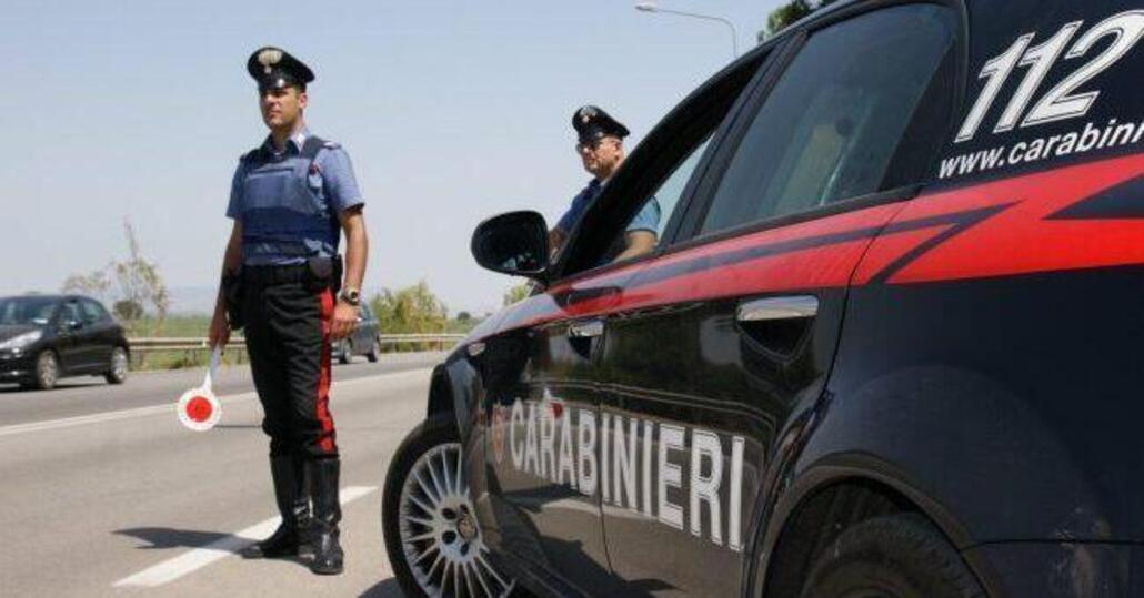 Marano (NA): Sottoposto all'obbligo di firma va in moto dai carabinieri senza casco, maxi multa