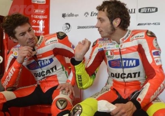 La Desmosedici giudicata da Rossi, Hayden e da chi l'ha guidata La Desmosedici giudicata da Rossi, Hayden e da chi l'ha guidata