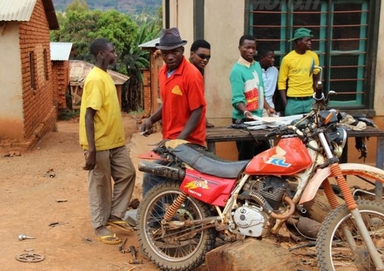 Tanzania: paese che vai, moto che trovi Tanzania: paese che vai, moto che trovi