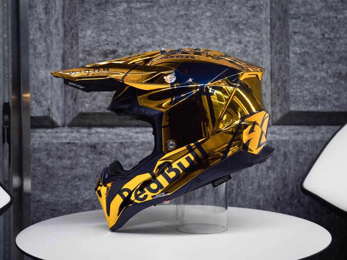 Airoh festeggia Herlings e Cairoli con due caschi celebrativi - Accessori -  Moto.it