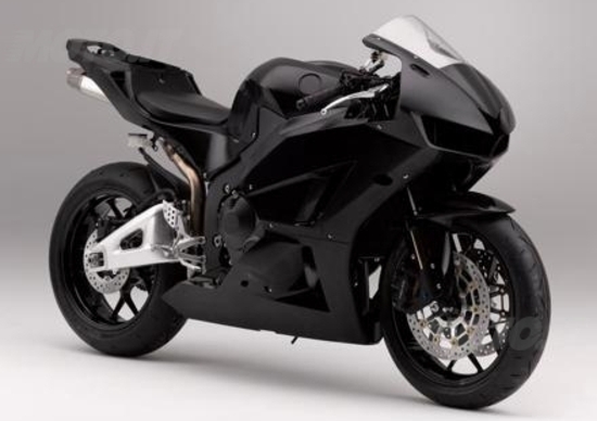 Honda: CBR600RR e CBR1000RR pronte pista. In Giappone Honda: CBR600RR e CBR1000RR pronte pista. In Giappone