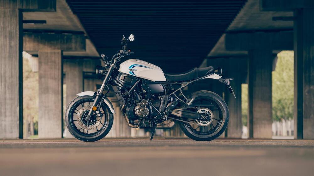 2022-yam-xs700-eu-rw-sta-005-03-preview.jpg