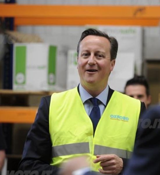 Il Primo Ministro Cameron all’apertura della nuova sede Oxford Products Il Primo Ministro Cameron all’apertura della nuova sede Oxford Products