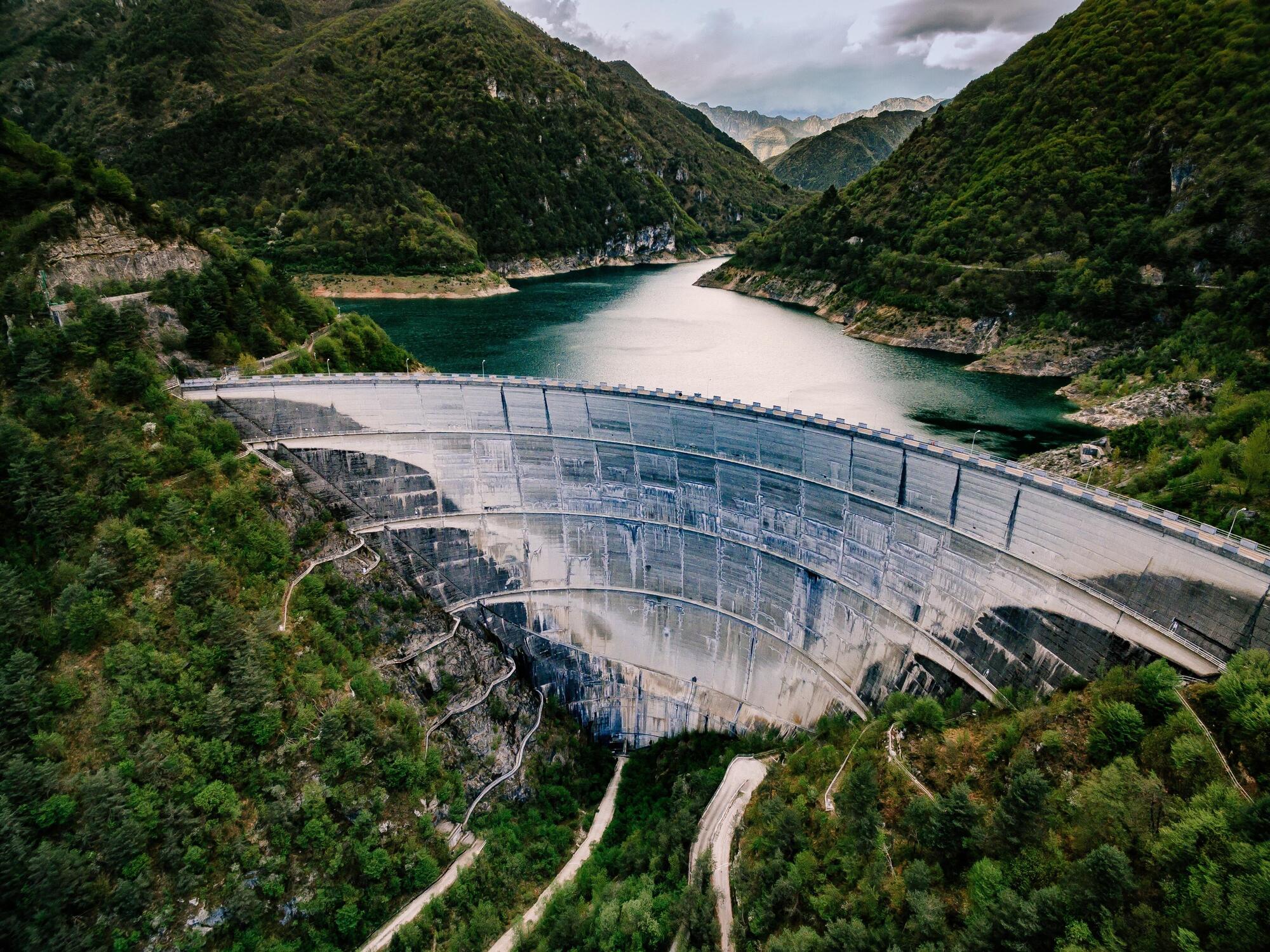 La diga della Valvestino, in provincia di Brescia produce in media 80 GWh allanno