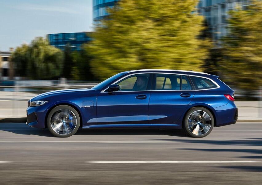 BMW Serie 3 Touring 320e (01/2021 05/2022) prezzo e scheda tecnica Automoto.it
