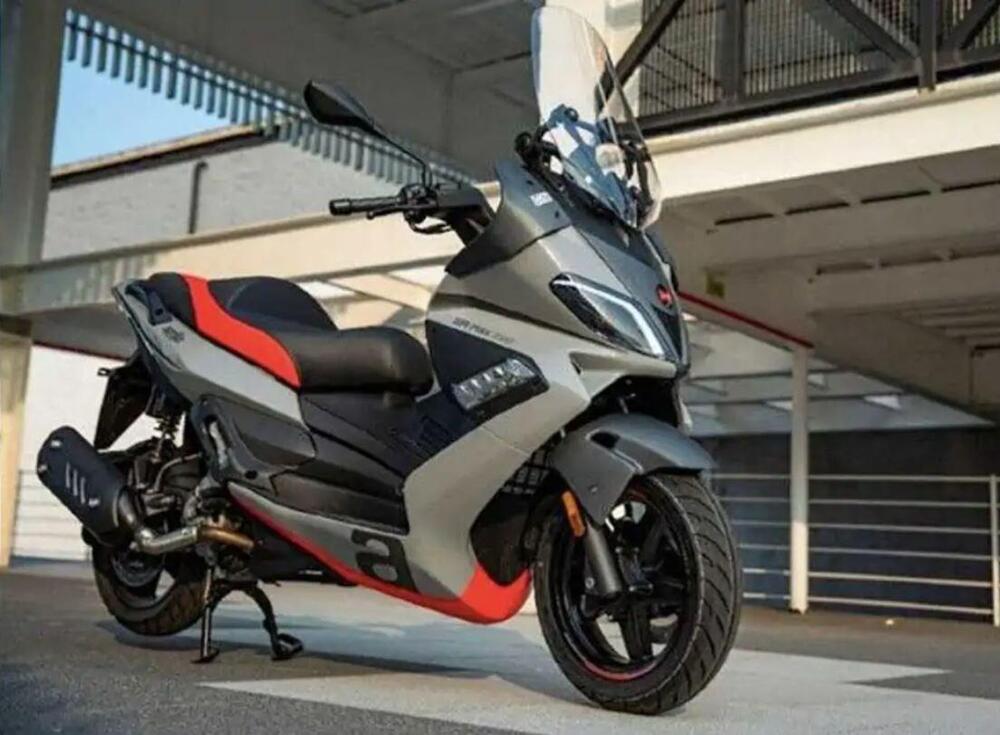 Scooter cinesi in Italia? Aprilia va a vendere il suo SR Max 250 in