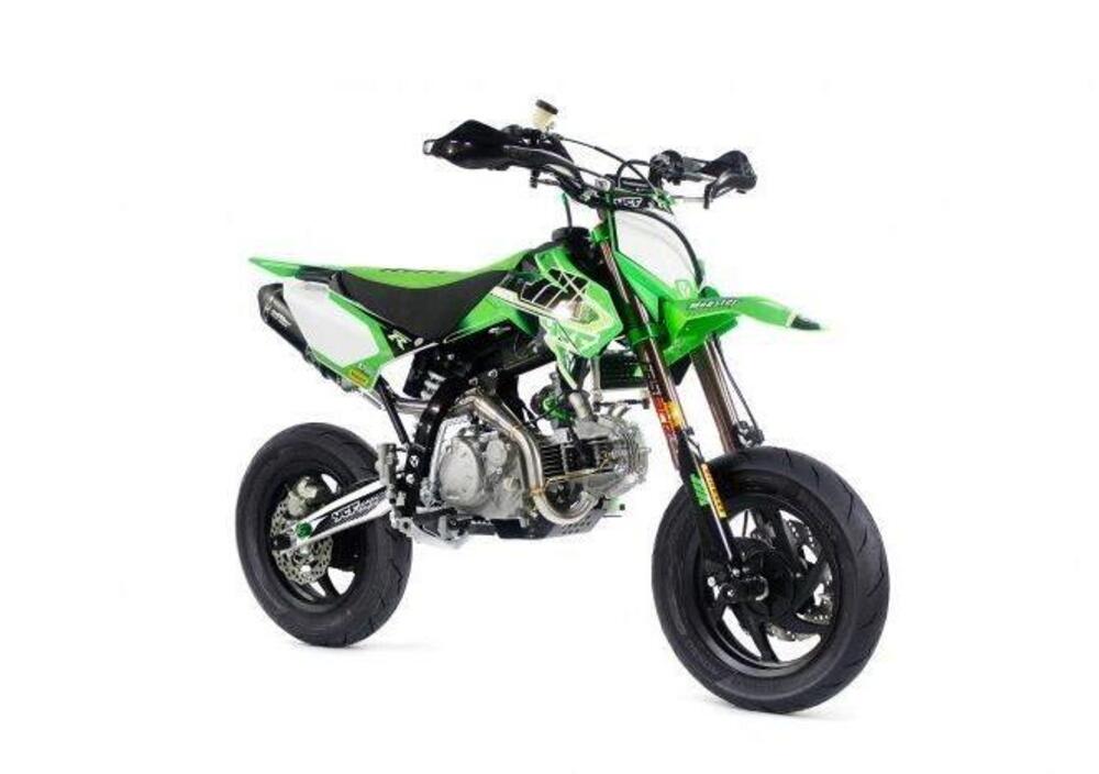 YCF SM 160 Limited Mobster (2022), prezzo e scheda tecnica - Moto.it