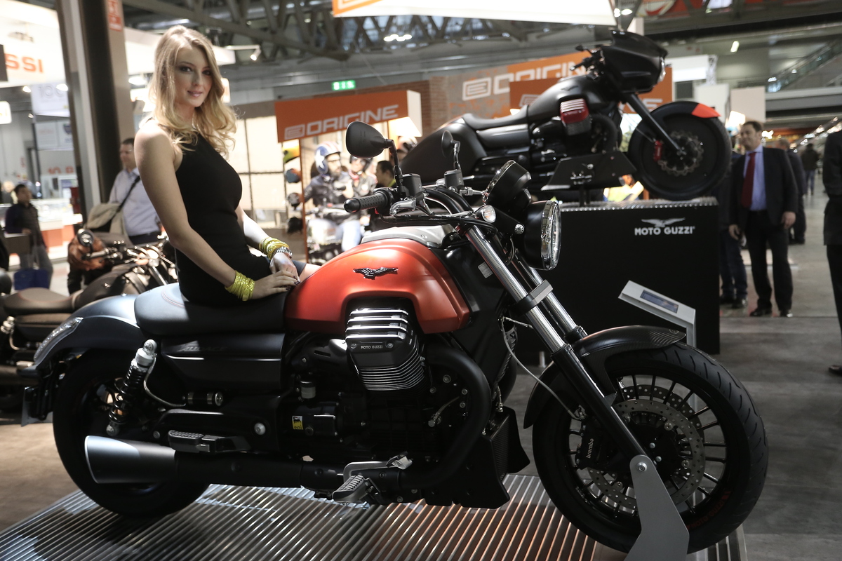 Moto Guzzi в клипах звезд