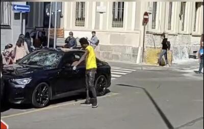 Distrugge BMW a colpi di borraccia