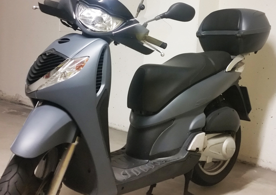 La vernice spray diventa pellicola. Il nostro test sullo scooter La vernice spray diventa pellicola. Il nostro test sullo scooter