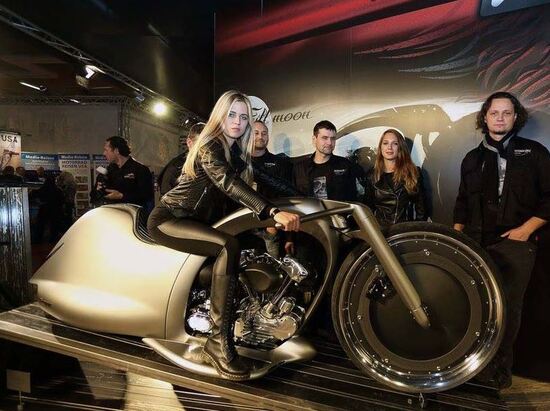 Akrapovic Full Moon, Concept di stile Akrapovic Full Moon, Concept di stile