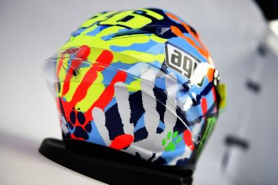 AGV: casco replica Valentino Rossi Misano ti dà una mano AGV: casco replica Valentino Rossi Misano ti dà una mano