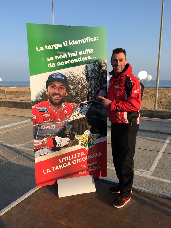 Salvini testimonial per l'uso della targa in fuoristrada Salvini testimonial per l'uso della targa in fuoristrada