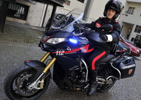 25 Aprilia Caponord 1200 all'Arma dei Carabinieri 25 Aprilia Caponord 1200 all'Arma dei Carabinieri
