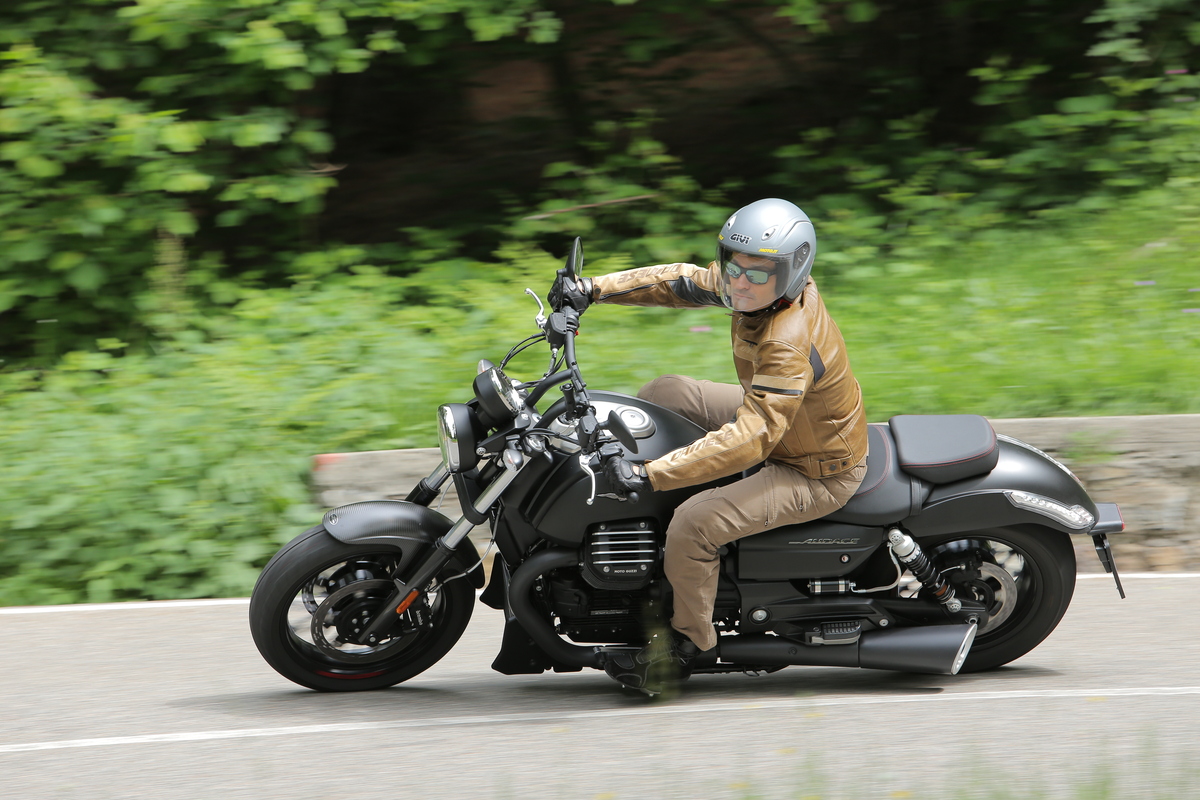 moto guzzi audace custom