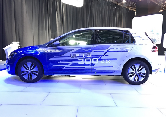 Volkswagen e-Touch Golf al Salone di Parigi 2016 Volkswagen e-Touch Golf al Salone di Parigi 2016