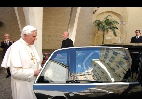 Una Volkswagen Phaeton al Papa Una Volkswagen Phaeton al Papa