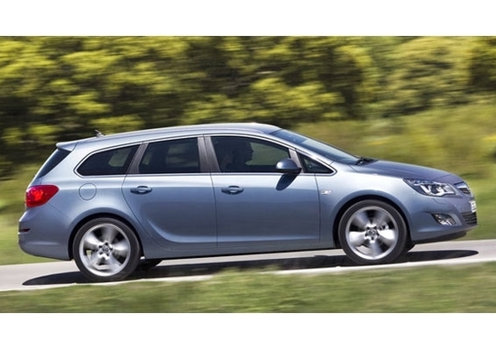 Opel Astra Sports Tourer: da 18.100 euro Opel Astra Sports Tourer: da 18.100 euro