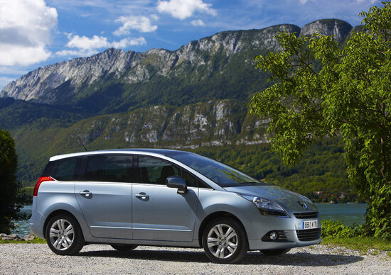 Peugeot 3008 e 5008 1.6 e-HDi FAP Peugeot 3008 e 5008 1.6 e-HDi FAP