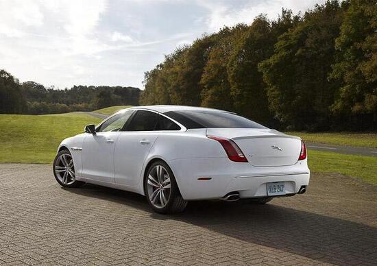 Jaguar XJ: nuovi pacchetti sportivi Sport Pack e Speed Pack Jaguar XJ: nuovi pacchetti sportivi Sport Pack e Speed Pack