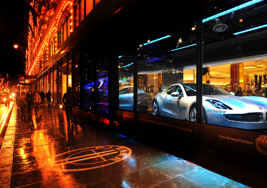 Fisker Karma in vetrina da Harrods Fisker Karma in vetrina da Harrods