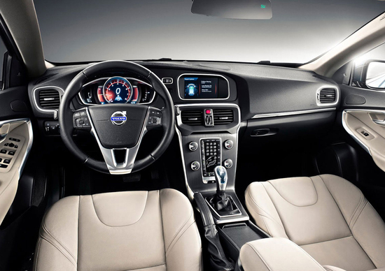 Volvo V40: svelati anche gli interni Volvo V40: svelati anche gli interni