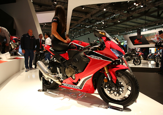 Honda CBR 1000RR Fireblade 2017 a EICMA 2016: foto e dati Honda CBR 1000RR Fireblade 2017 a EICMA 2016: foto e dati